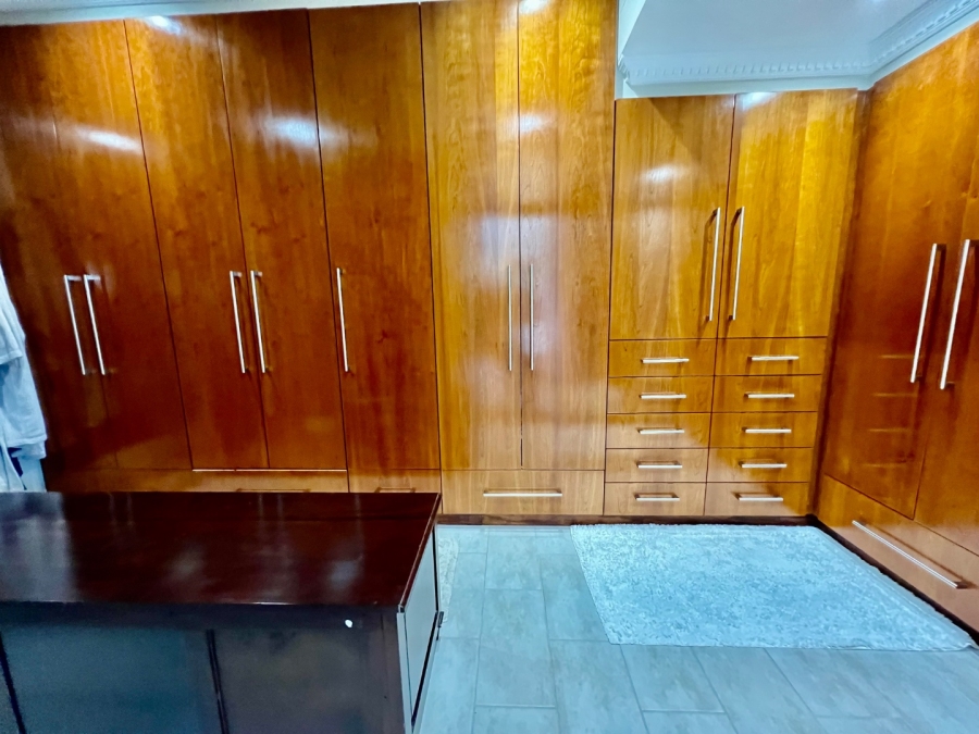 5 Bedroom Property for Sale in Oubaai Western Cape